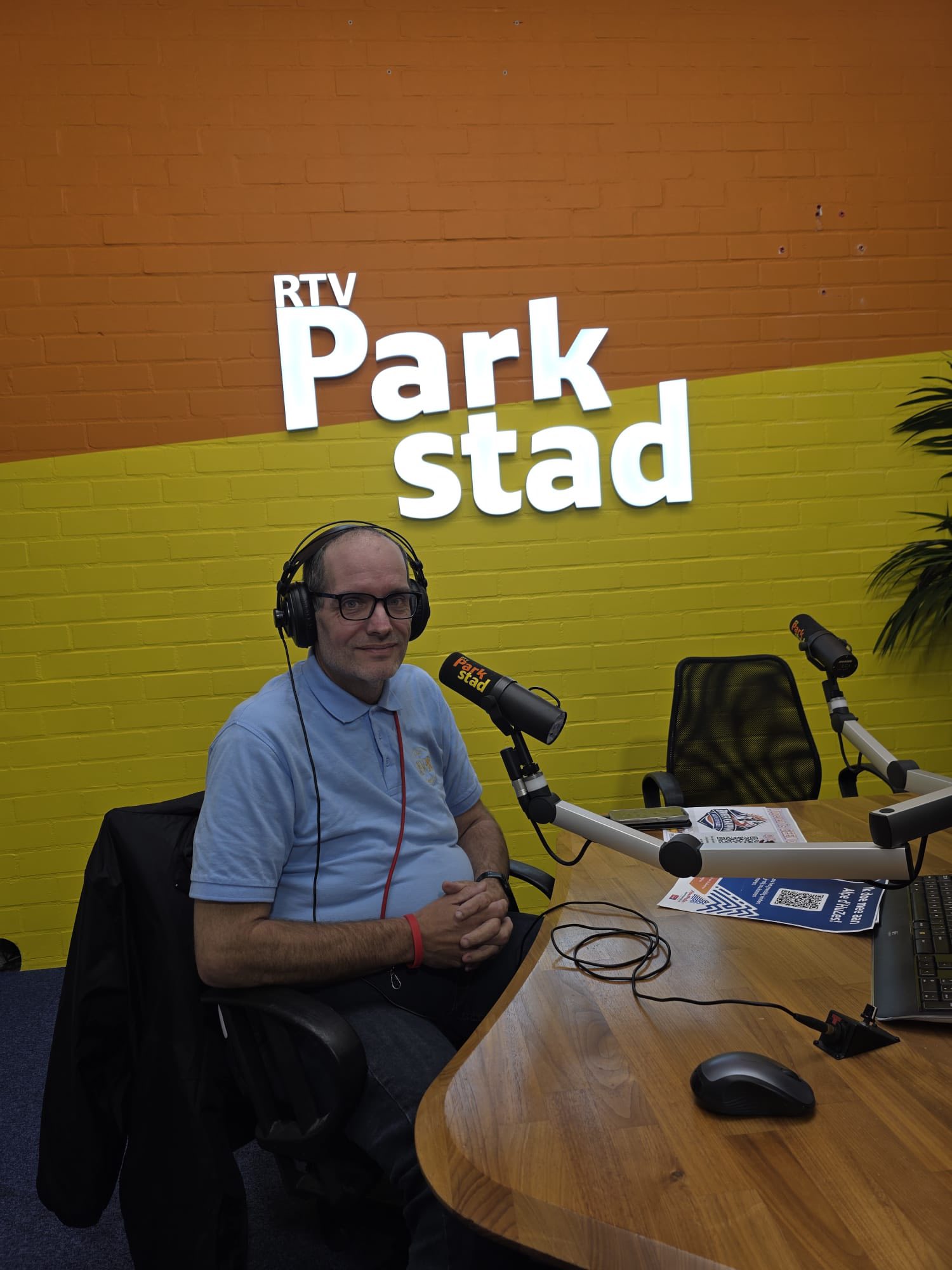 Roger Chappin tijdens zijn bezoek aan RTV Parkstad.